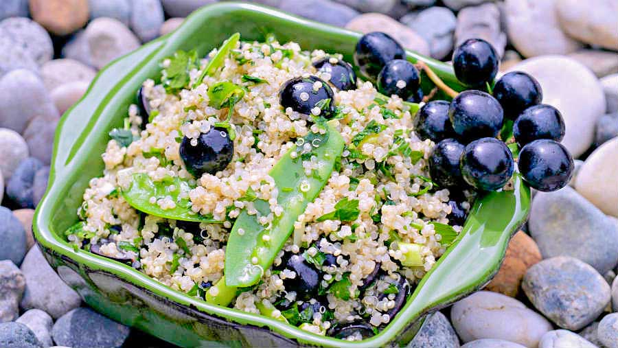quinoa salad with grapes and sweet peas i a bowl