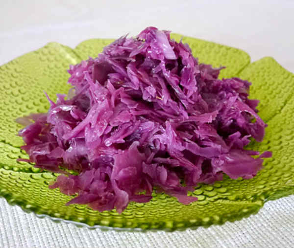 stewed red cabbage with apples on a green plate