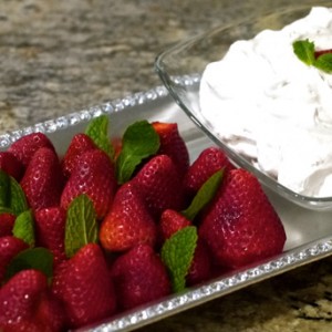 Strawberries With Cream Dip