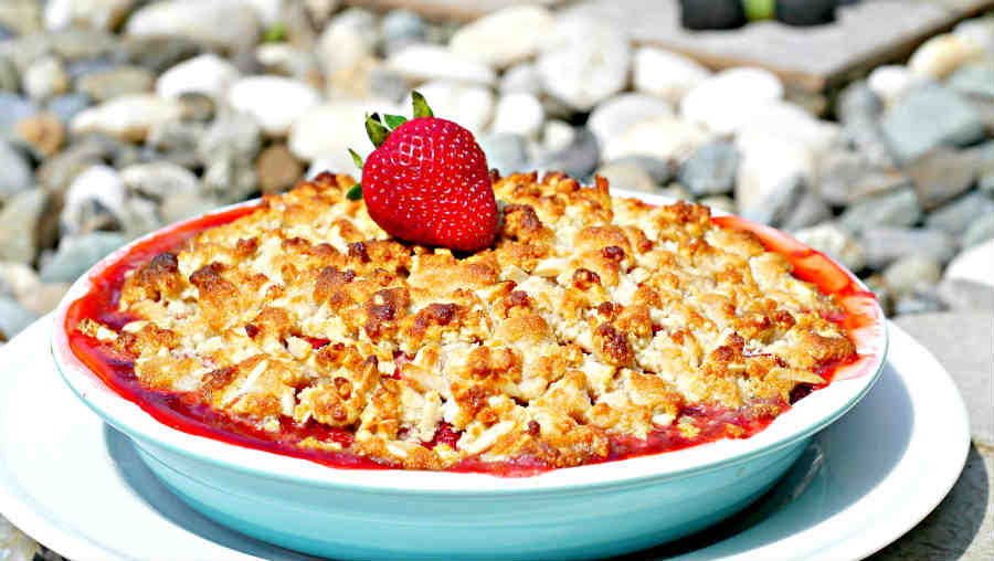 paleo strawberry pie in a pie dish