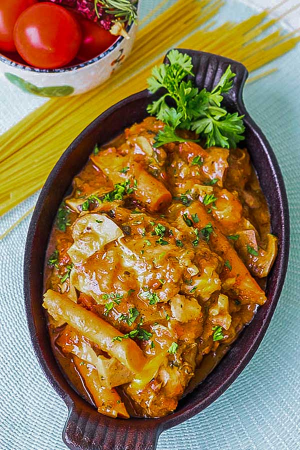 chicken cacciatore in a cast iron skillet