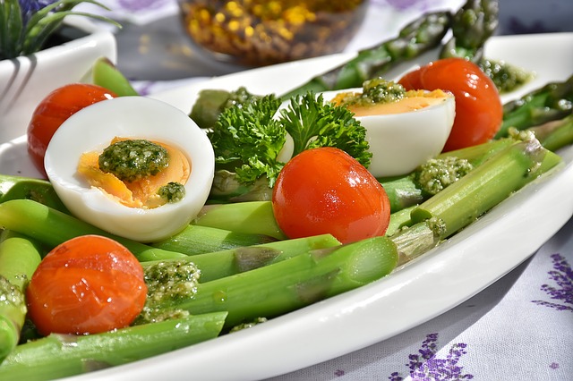 keto foods, asparagus and egg on a plate