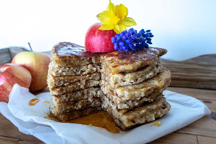 pancakes, oatmeal,apples