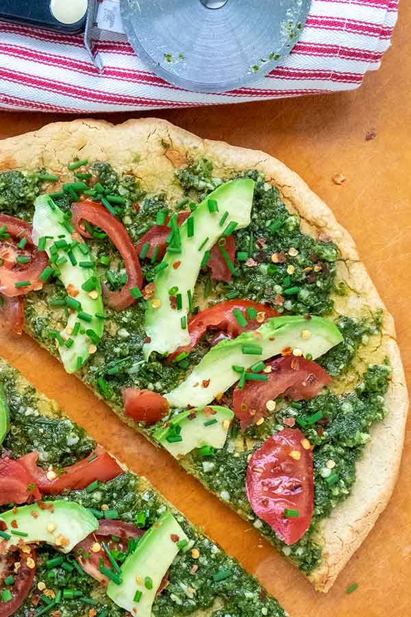 healthy gluten-free quinoa pizza crust with vegan toppings