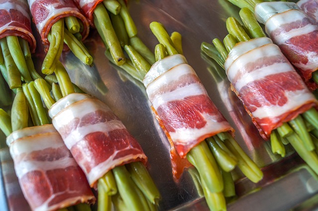 asparagus spears wrapped in smoked bacon