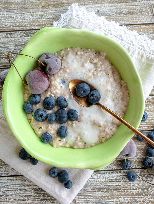 Gingerbread Overnight Oats with Chia & Hemp