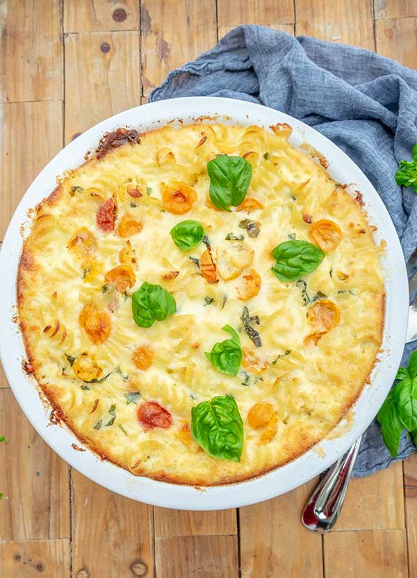 mac and cheese in a pie dish, gluten free vegan recipe