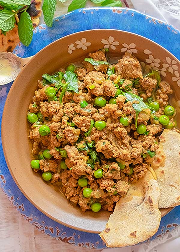 keema with chapati in a bowl