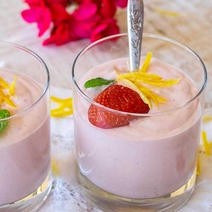 4-Ingredient Keto Strawberry Mousse