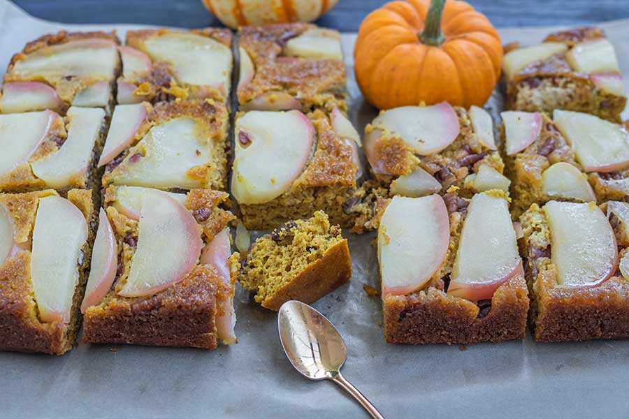 slice apple pumpkin cake