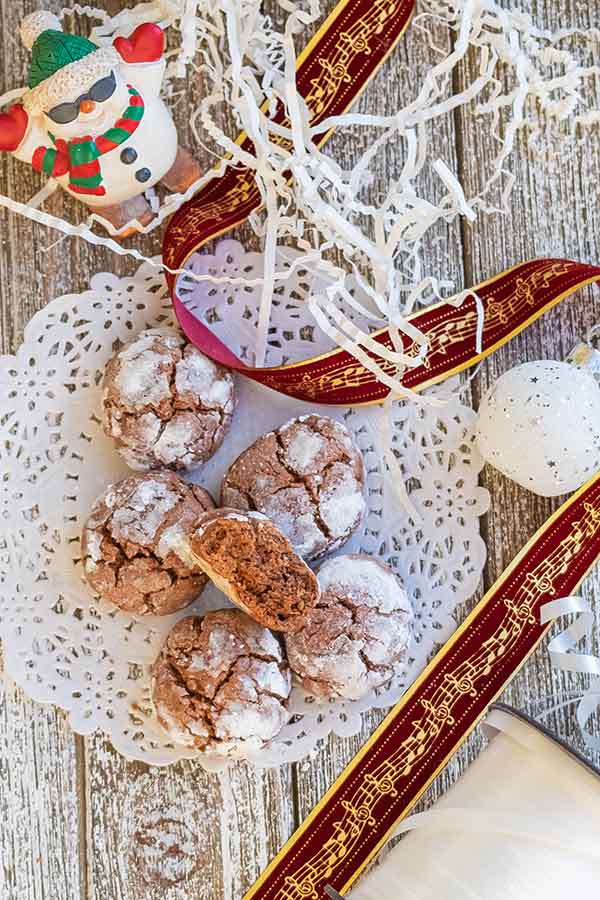 crinkle cookie with holiday decorations