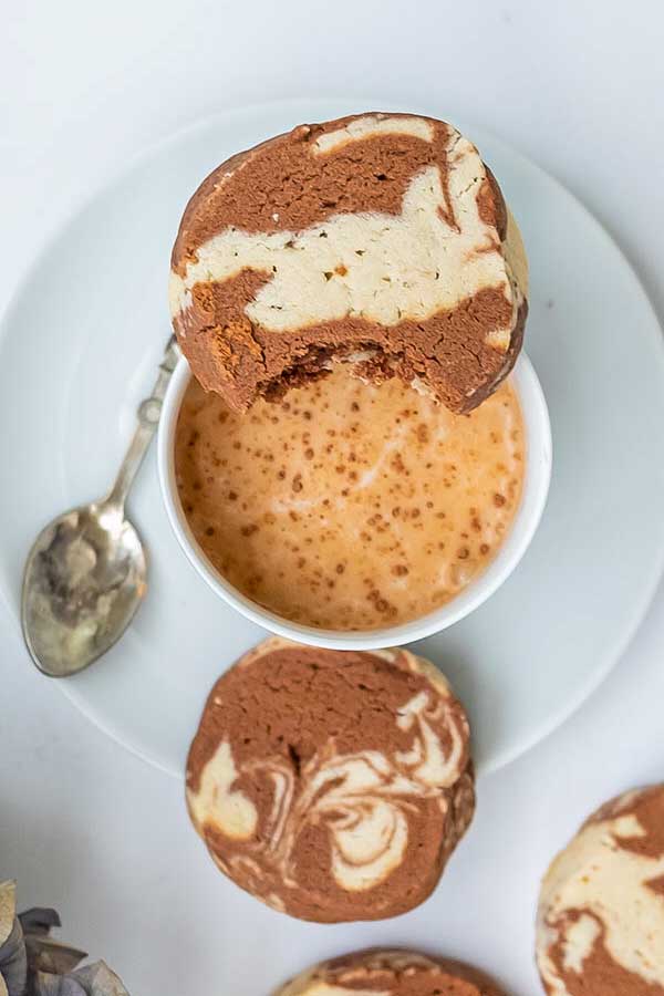 shortbread cookie with cappuccino