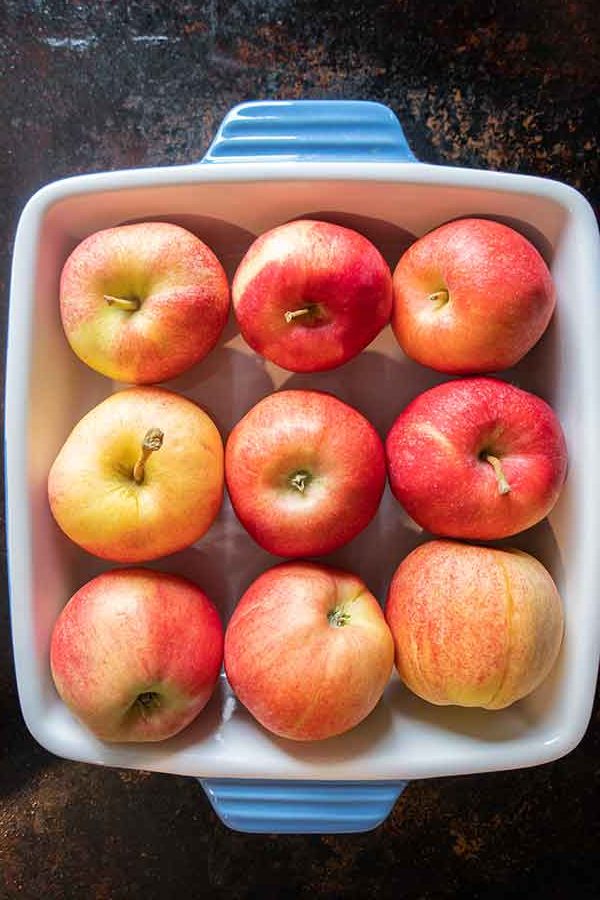 apples in a bowl