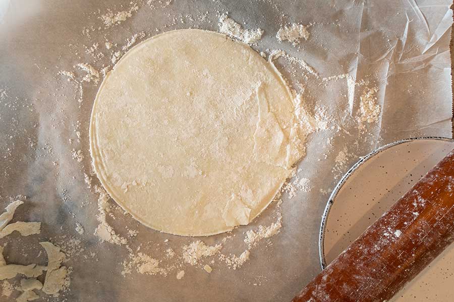 gluten free pastry dough rolled into a circle