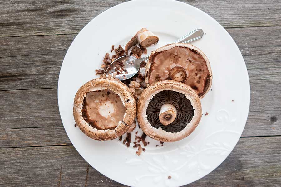 cleaning portobello mushrooms