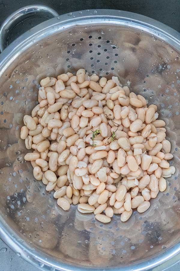 cooked cannellini beans in a colander