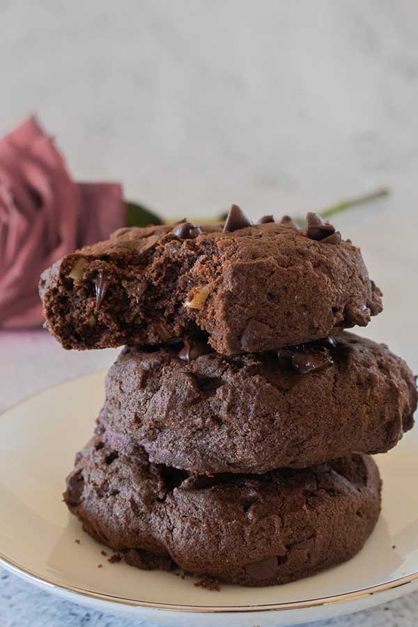 3 stacked brownie cookies.