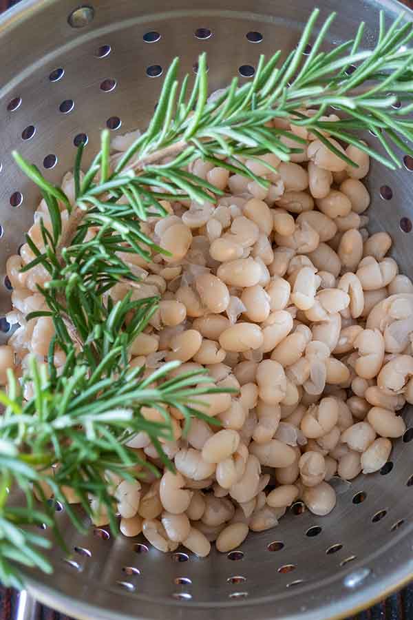 cooked white beans and rosemary