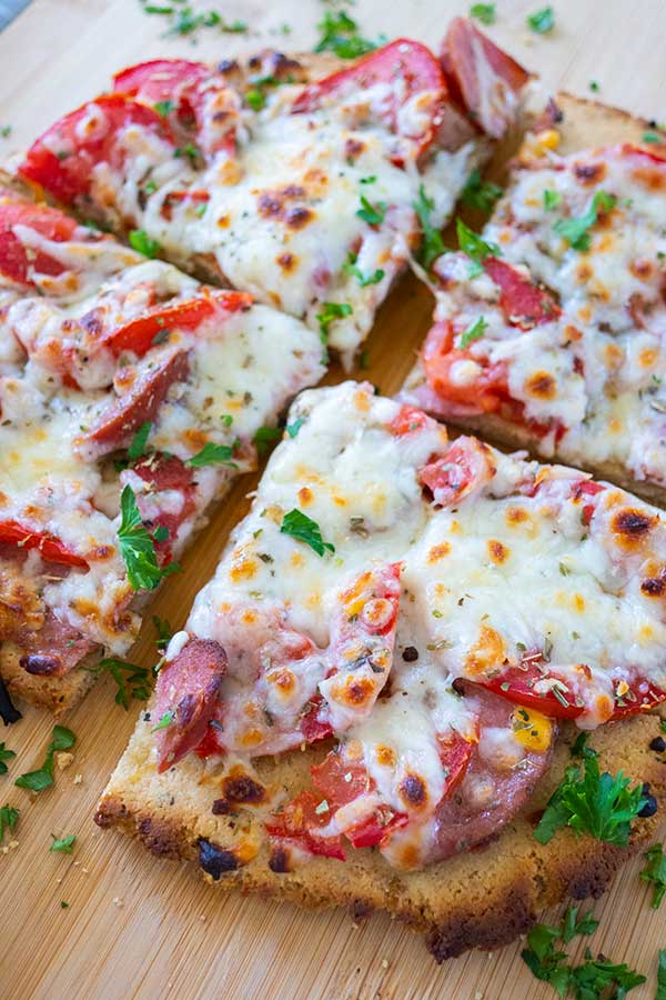 https://onlyglutenfreerecipes.com/wp-content/uploads/2021/10/keto-pizza.2.jpg