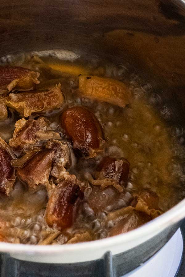 dates in a pot of boiling water