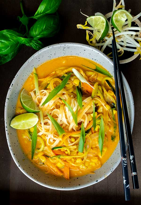 noodles with veggies in curry sauce, healthy diet