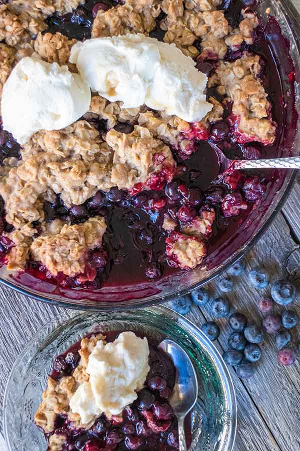 serving blueberry crumble dessert