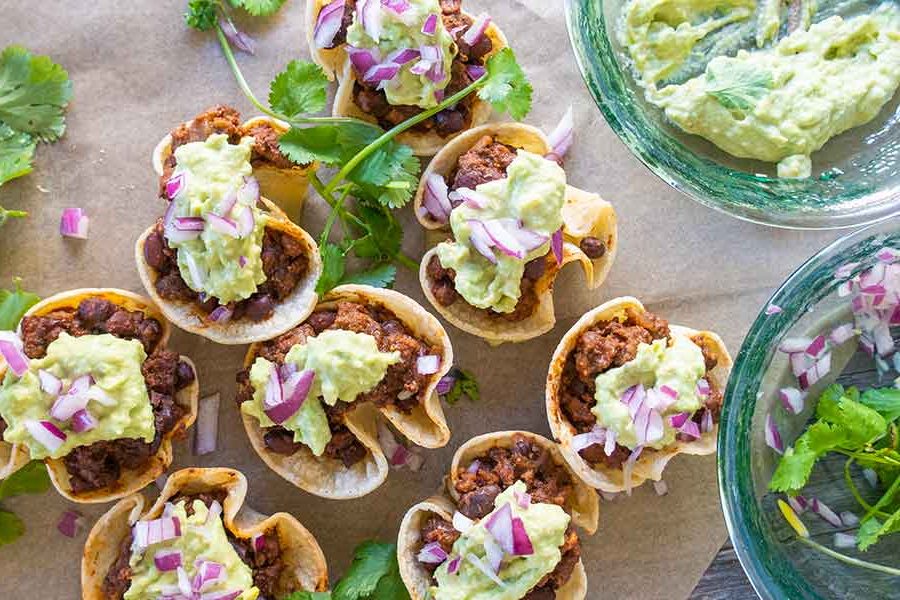 beef chili cups with toppings