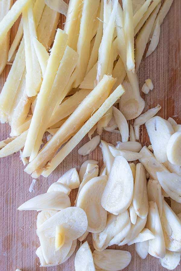 ginger match sticks and sliced garlic