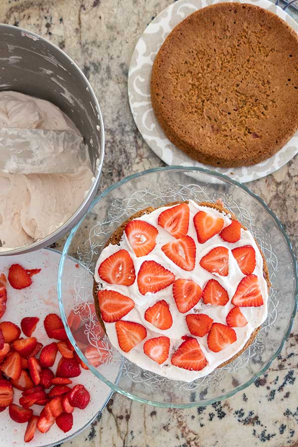 assembling icebox cake