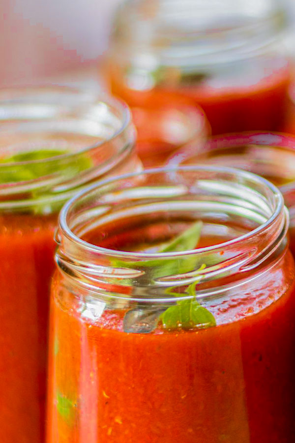 tomato sauce in a jar