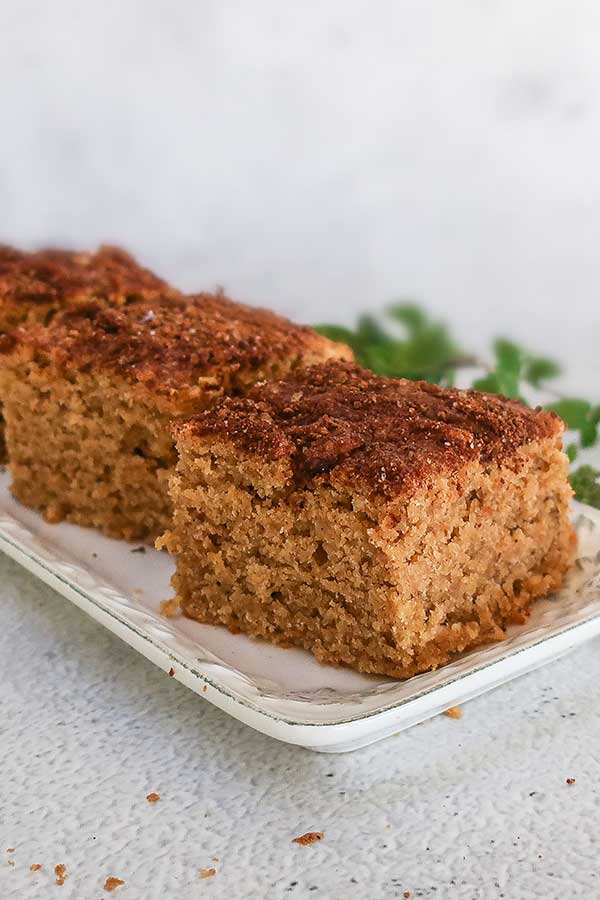 snickerdoodle oat snacking cake on a plate