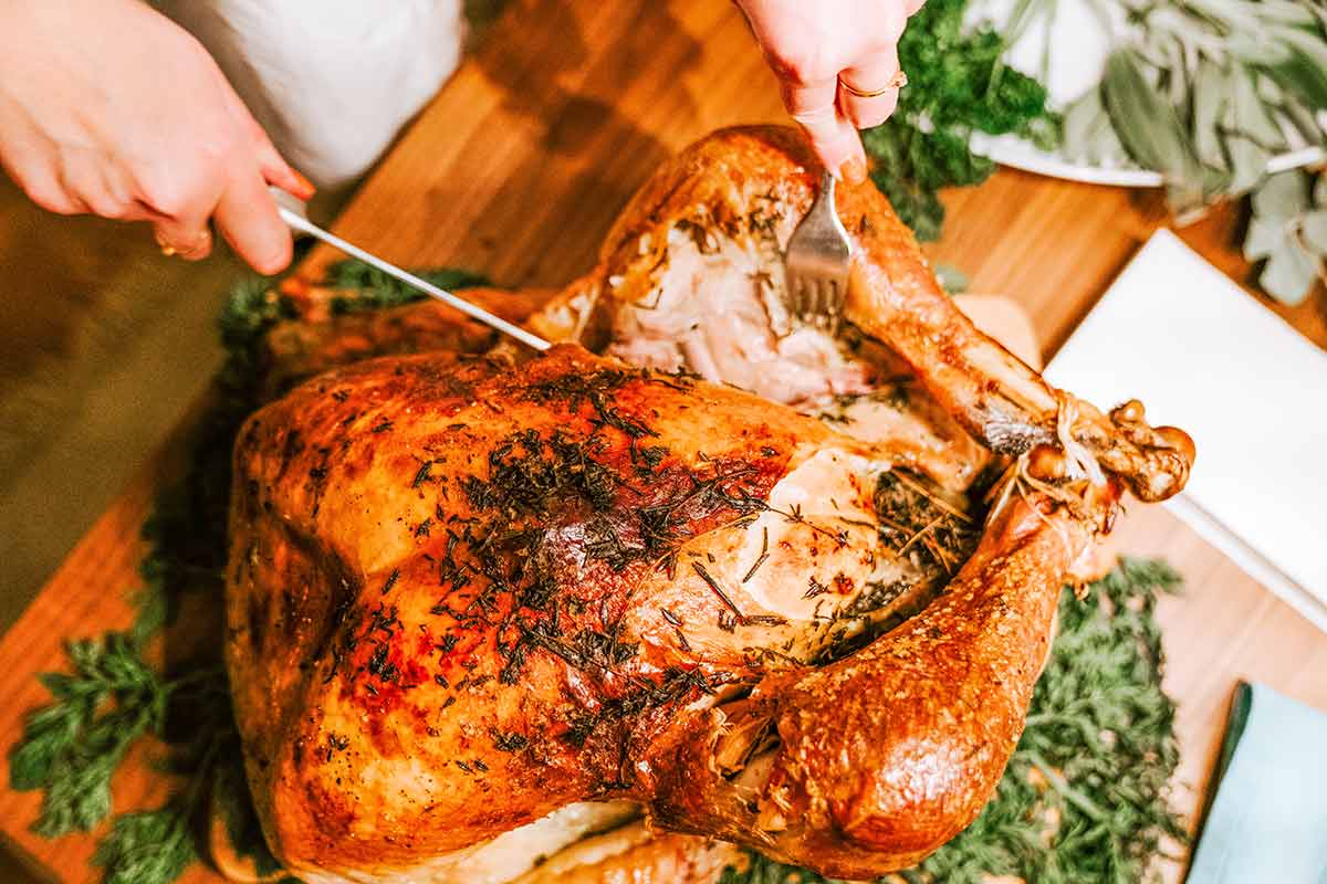 carving roasted turkey
