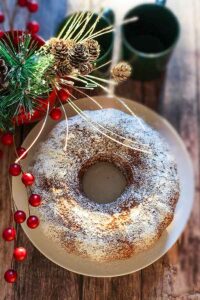 overview of entire marble kuglof with powdered sugar