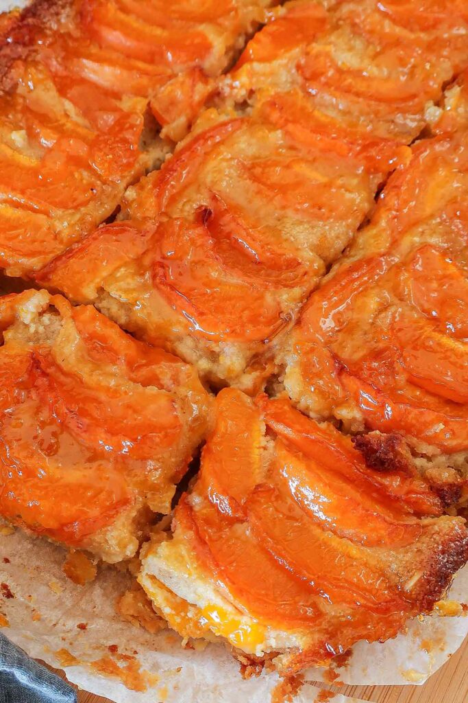 baked sliced apricot tart