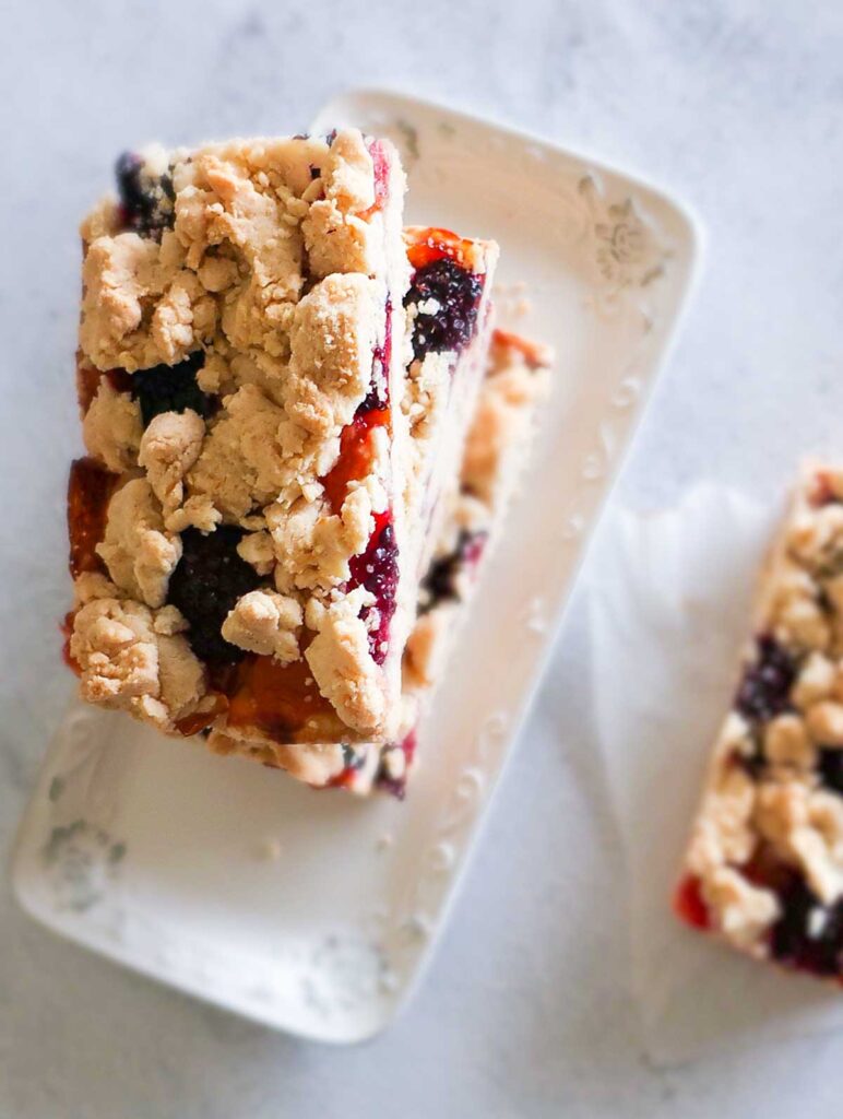 overview of one blackberry crumble bar on a plate