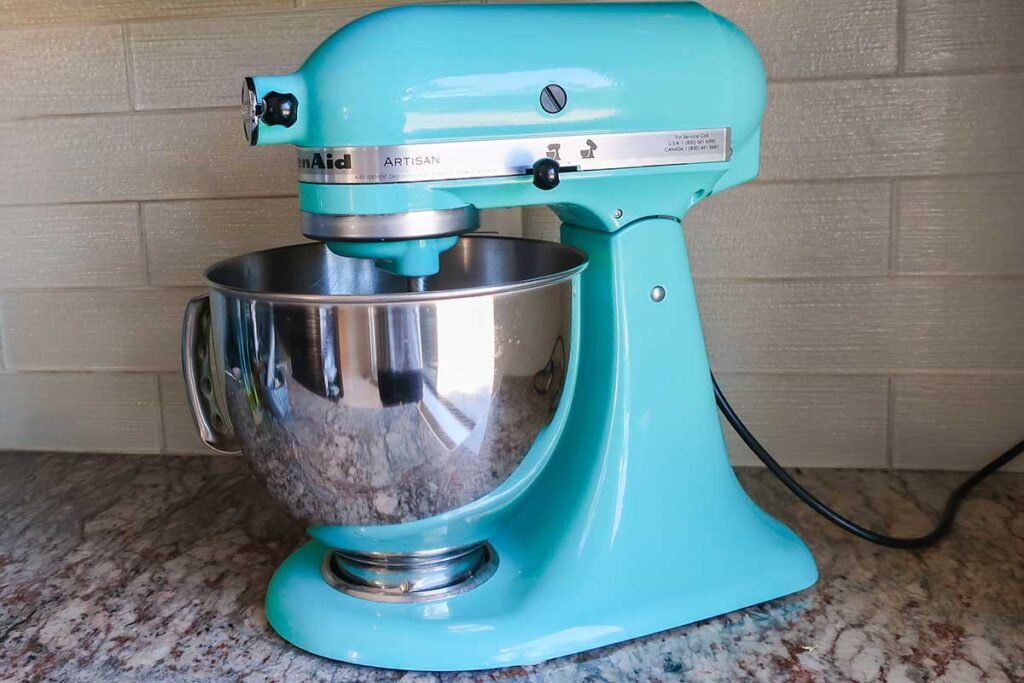 image of a Cuisinart turquoise blender