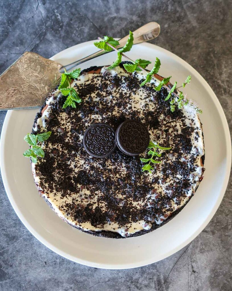 overview of gluten free tripple chocolate oreo cookie cheesecake