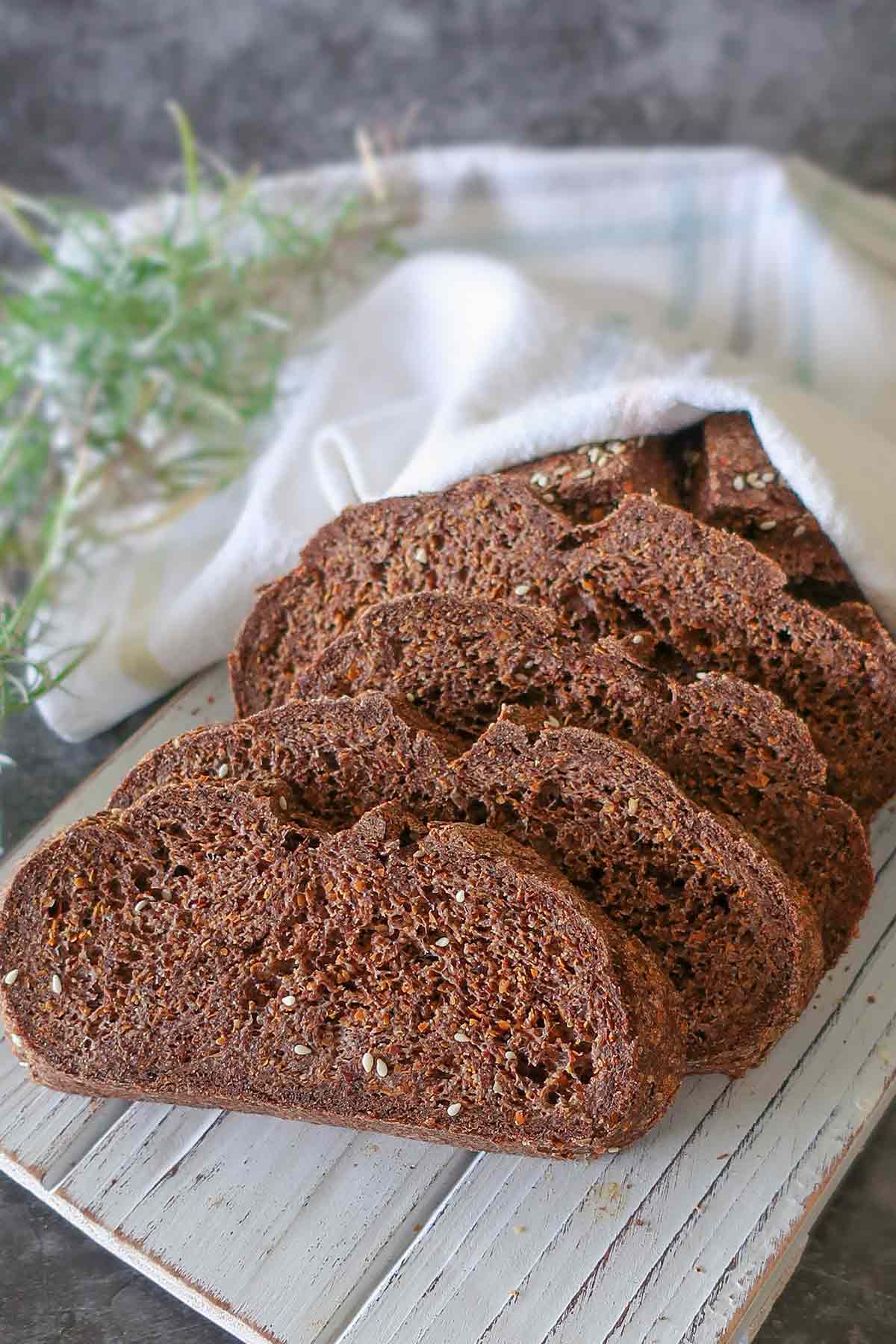 sliced 4 ingredient round flaxseed bread
