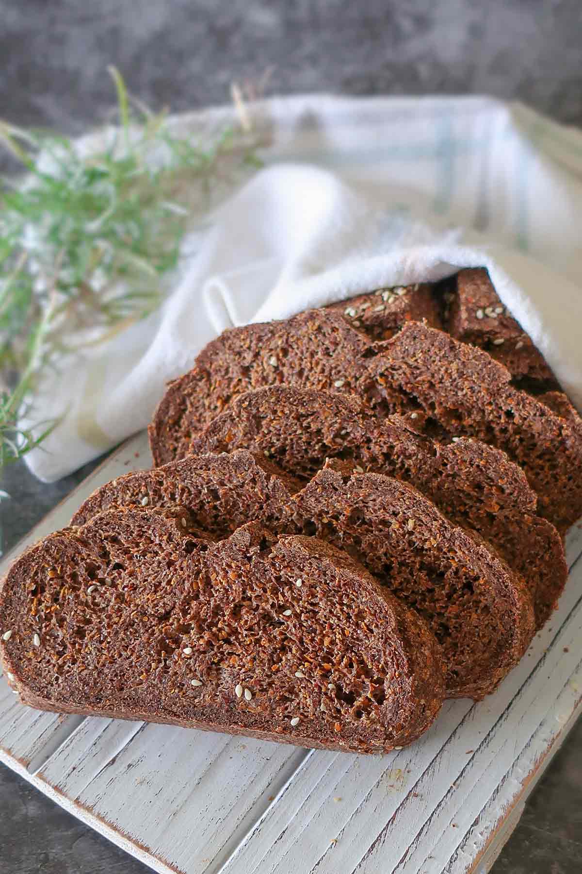 https://onlyglutenfreerecipes.com/wp-content/uploads/2023/09/flaxseed-bread.p.jpg