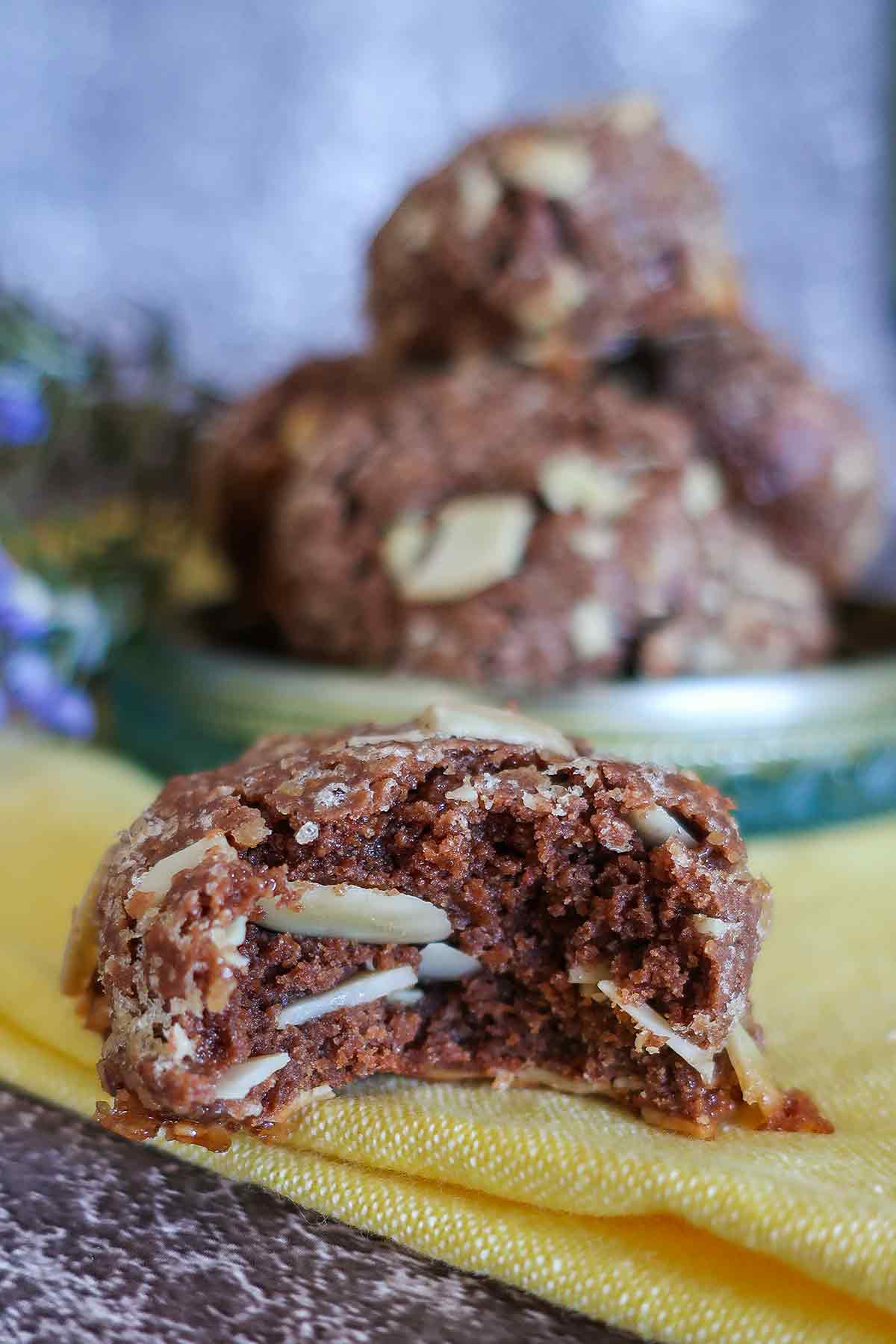 CLOSE UP OF CHOCOLATE ALMOND BUTTER COOKIE