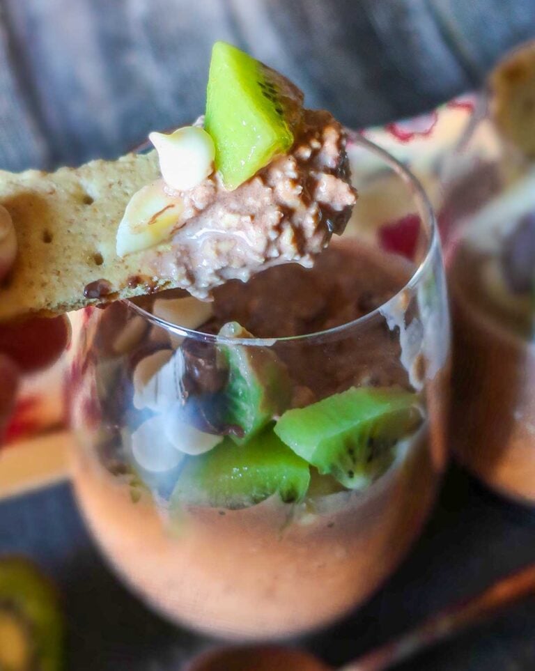 jar of overnight nutella oats with graham crackers