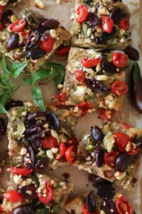 Overhead-view-of-Mediterranean-flatbread-topped-with-zucchini-feta-olives-and-tomatoes