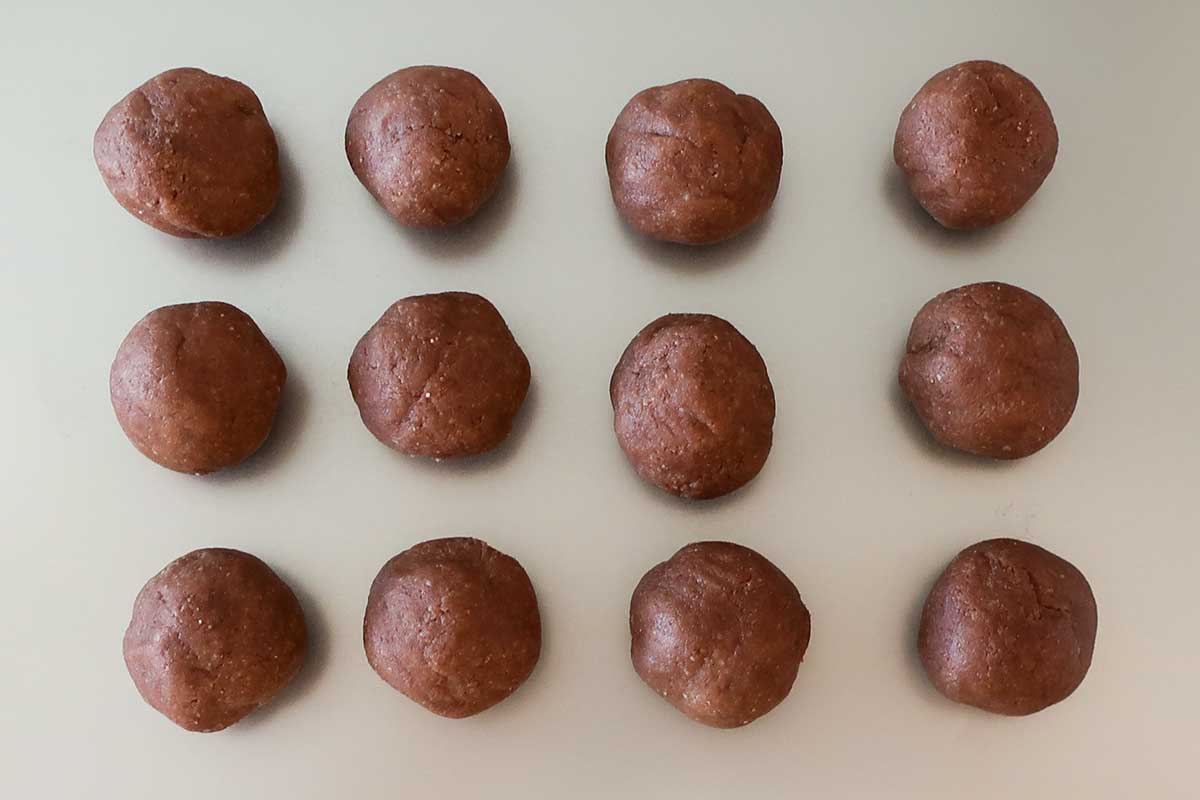 rolled dough for cake pops into balls on a tray